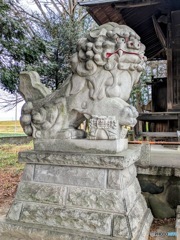 狛犬を踏む