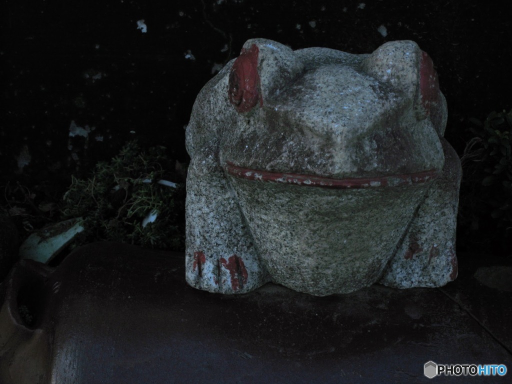 ガマ　の　置物