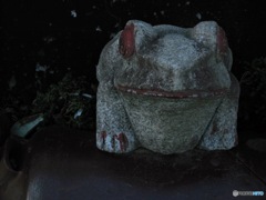 ガマ　の　置物