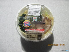 横浜家系ラーメン　濃厚醤油豚骨味