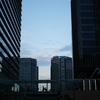 ビル群の夕暮れ