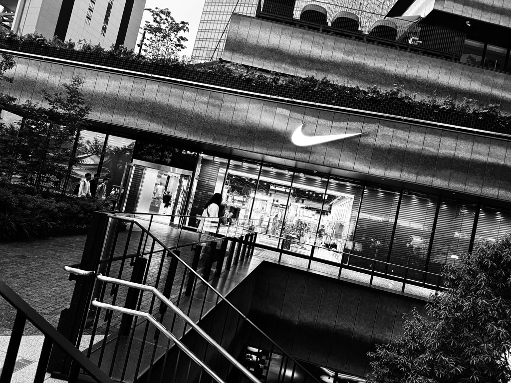 NIKE