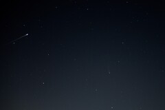 ギリギリ写ったレモン彗星と流れ星？