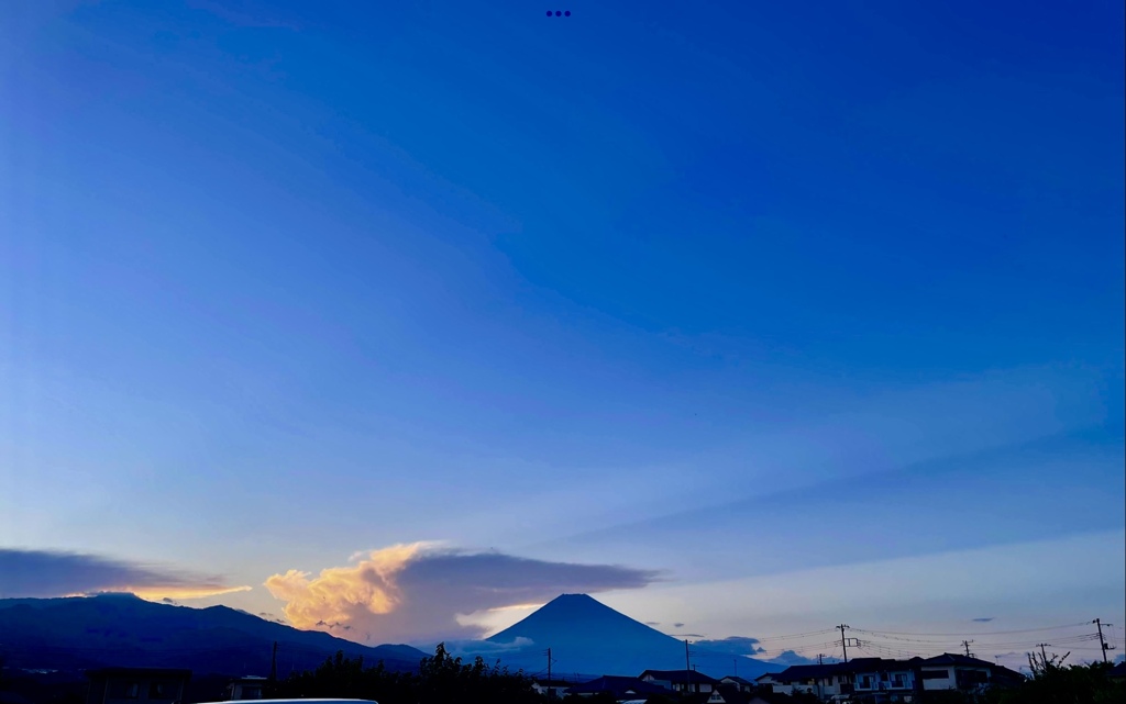 空に映る雲の影