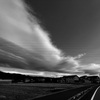 巨大な雲とレンズ雲たち