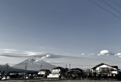 長〜い笠雲と吊るし雲