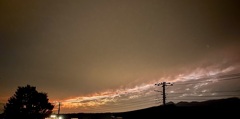 電線で切断された雲
