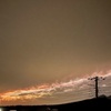電線で切断された雲
