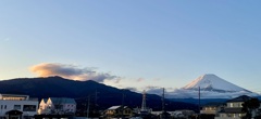 雪化粧富士と夕日