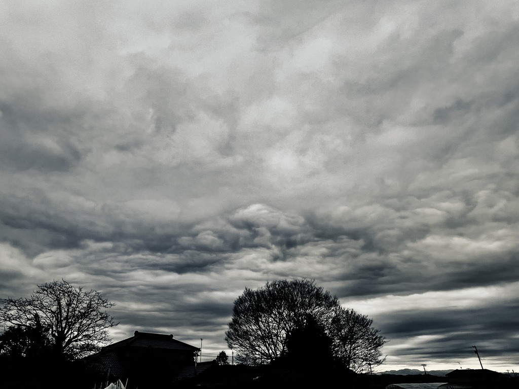 奇妙なうね雲…ここは雨