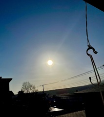 白く光る太陽