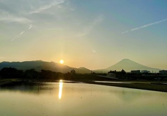 田に映る夕景　①