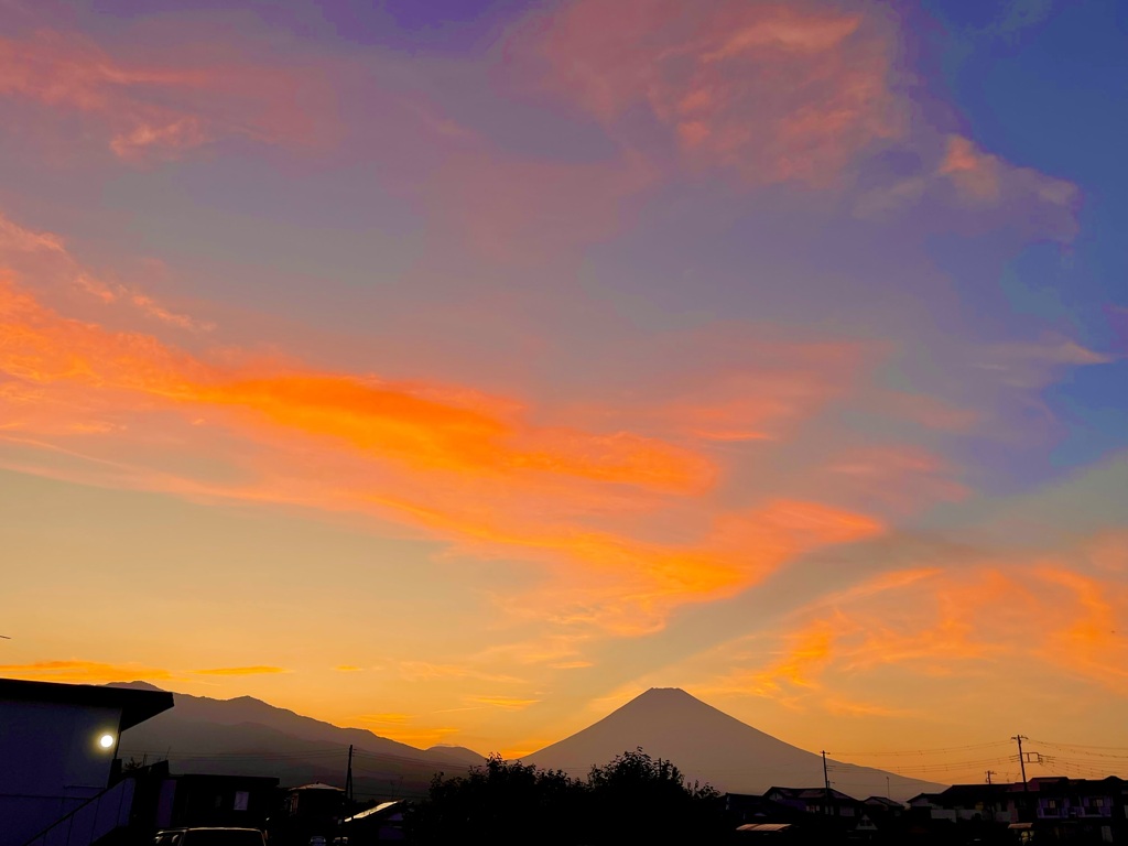 夕景…その4  大焼けに二筋の影