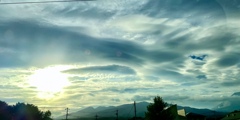 富士山に向かって伸びる腕