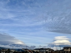 笠雲富士と巨大なつるし雲