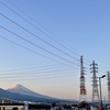 送電線に囚われた富士山
