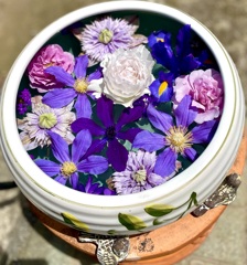 おもてなし②  バードバスに浮かせ花