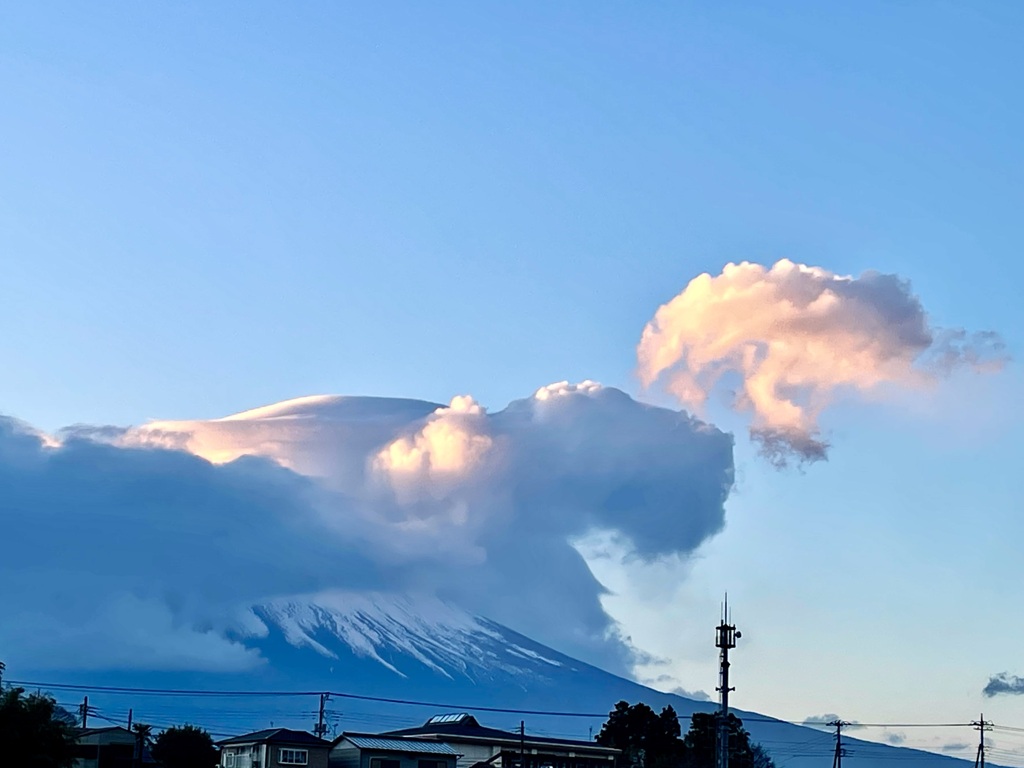 12/17 16:25 夕景その3  笠雲押しのける雲たち