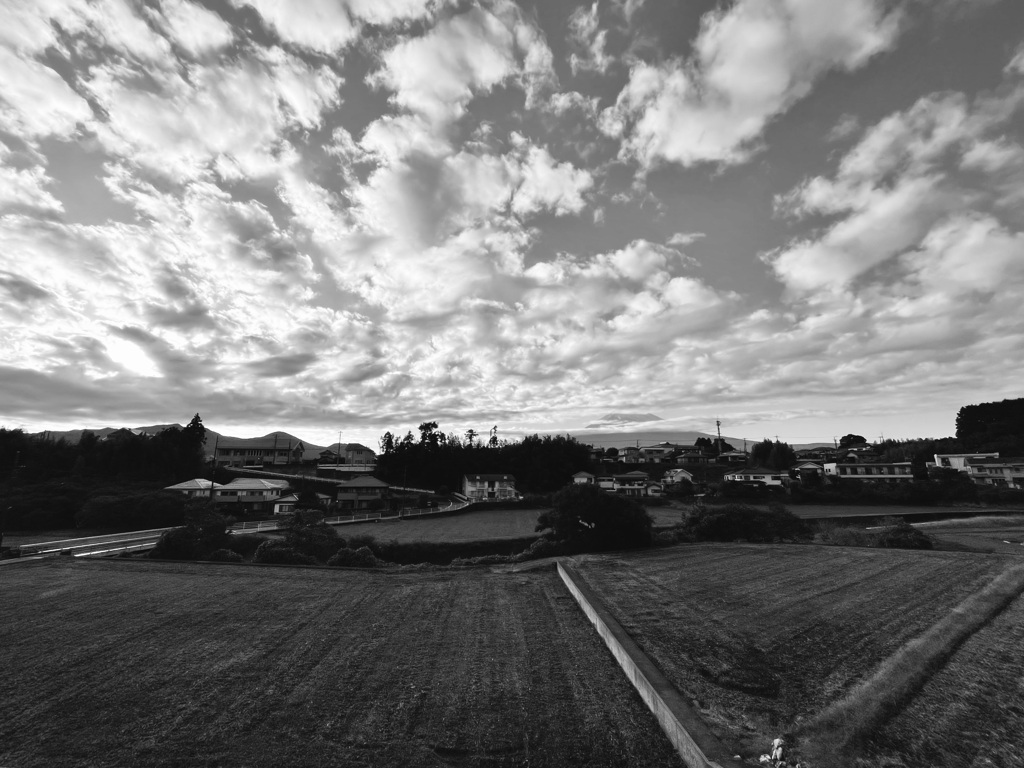 初冠雪富士…その2  カーブのある坂道