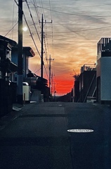下り坂に夕焼け