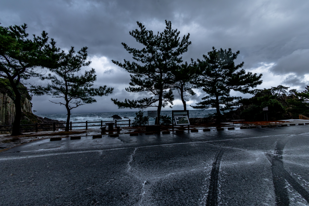 大荒れの越前海岸