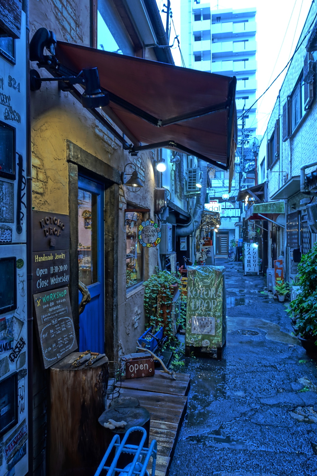 夕刻の「文殊小路」