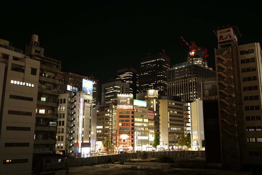 再開発の隙間から