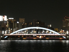 隅田川にかかる夜の駒形橋