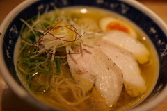 空港で夜に食べたラーメン