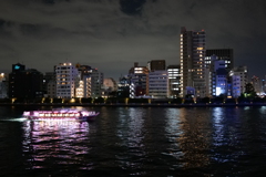 隅田川と屋形船