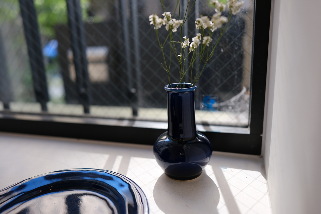 窓辺のブルー