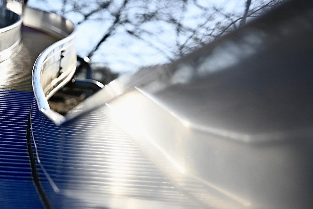 くねり光る滑り台