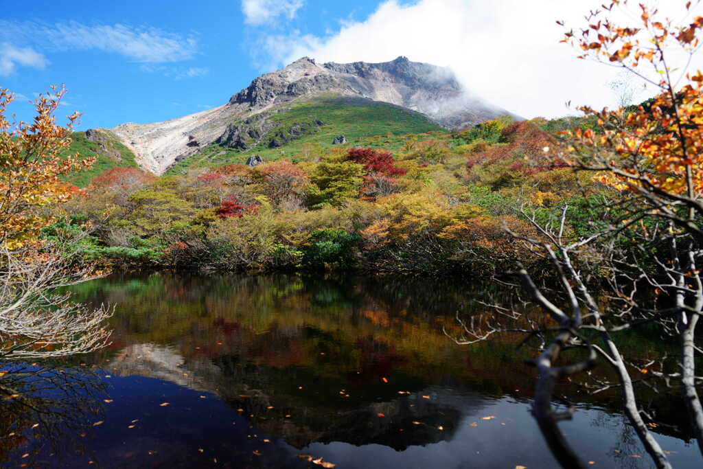 ひょうたん池からの茶臼岳