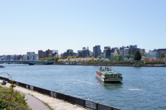 隅田川と観光船