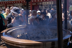 浅草寺の常香炉