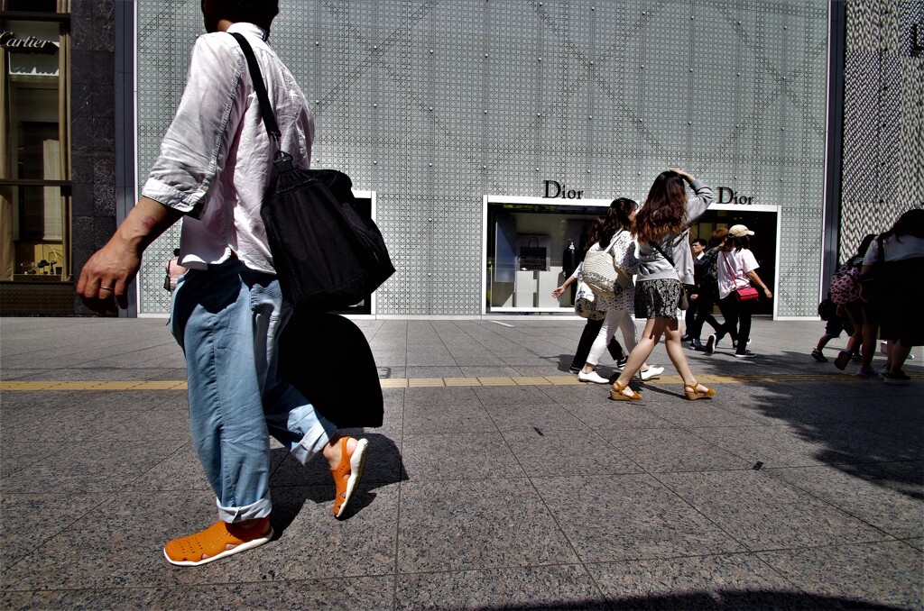 　振り返った人　街なかスナップ