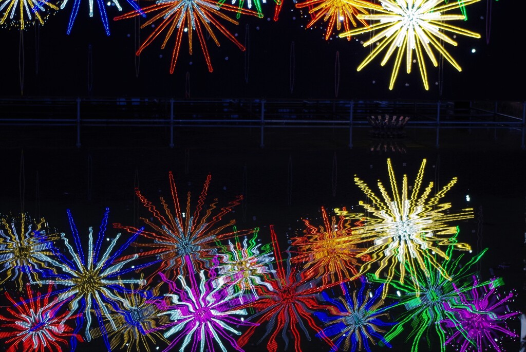   水中の　花火　イルミネーション