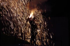 手筒花火　火粉のシャワー