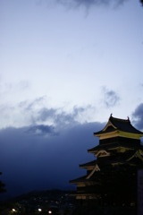 空と松本城