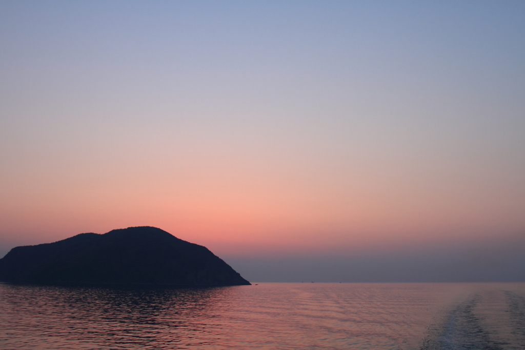穏やかな海、染まる空
