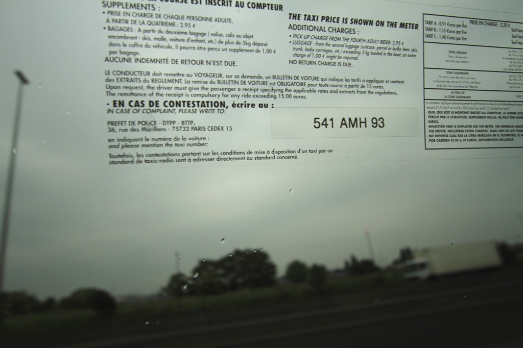 Taxiの車窓から in Paris