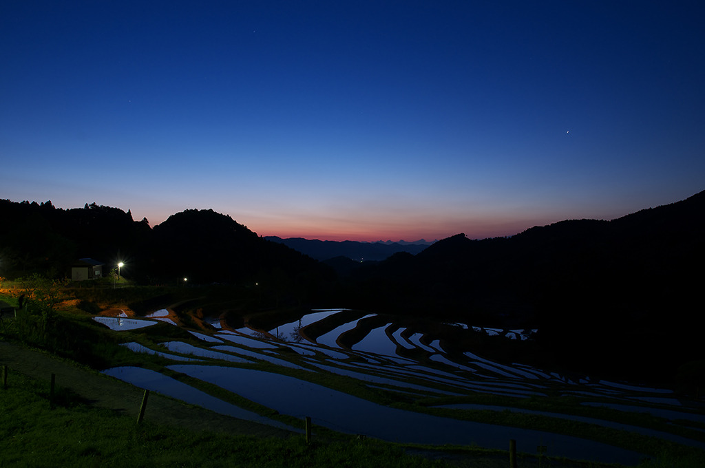 大山千枚田の夜明け