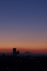 夕焼けに浮かぶ富士