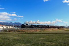 青空の赤城山を行く