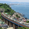 相模湾を背景に４