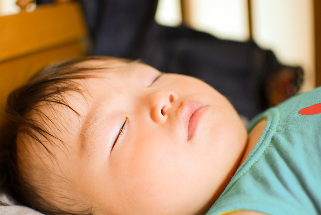 寝る子は育つ