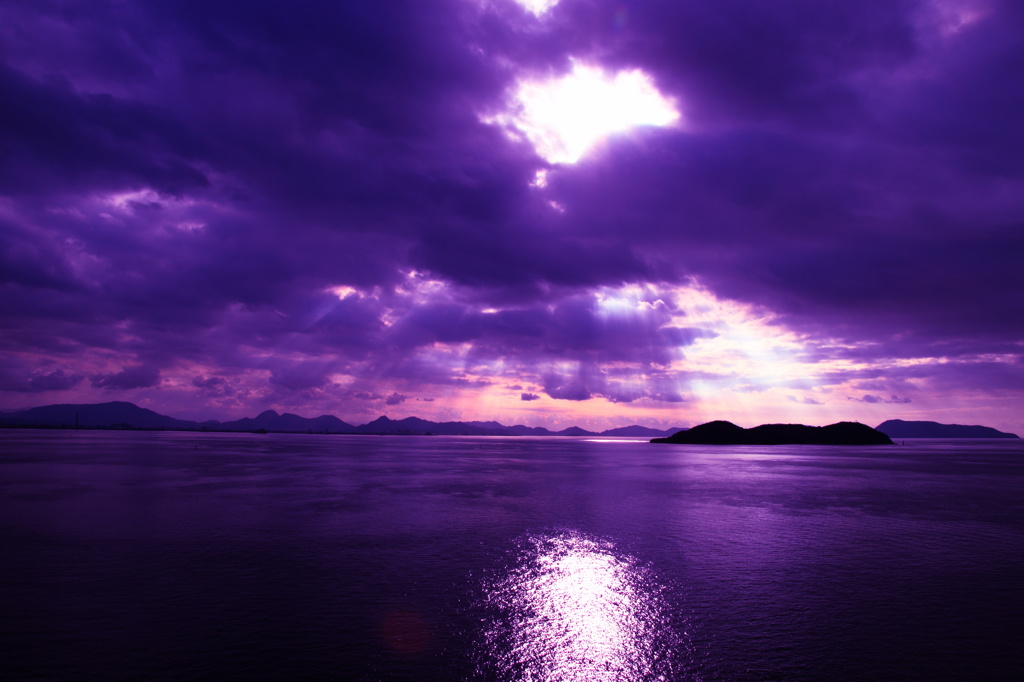 瀬戸・与島から牛島を望む