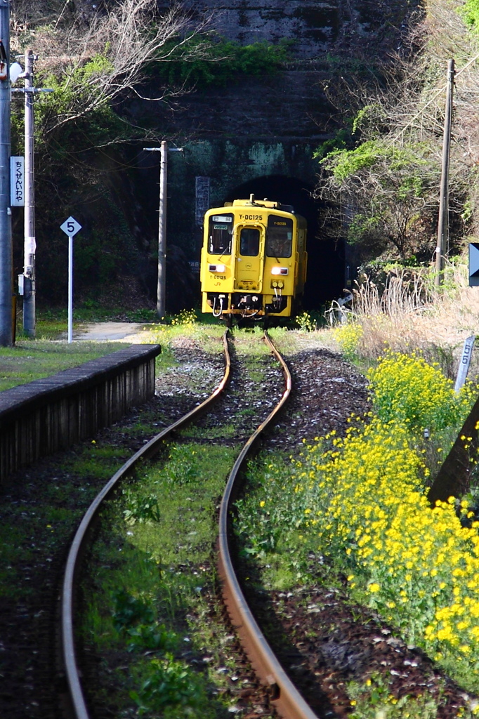 駅へ