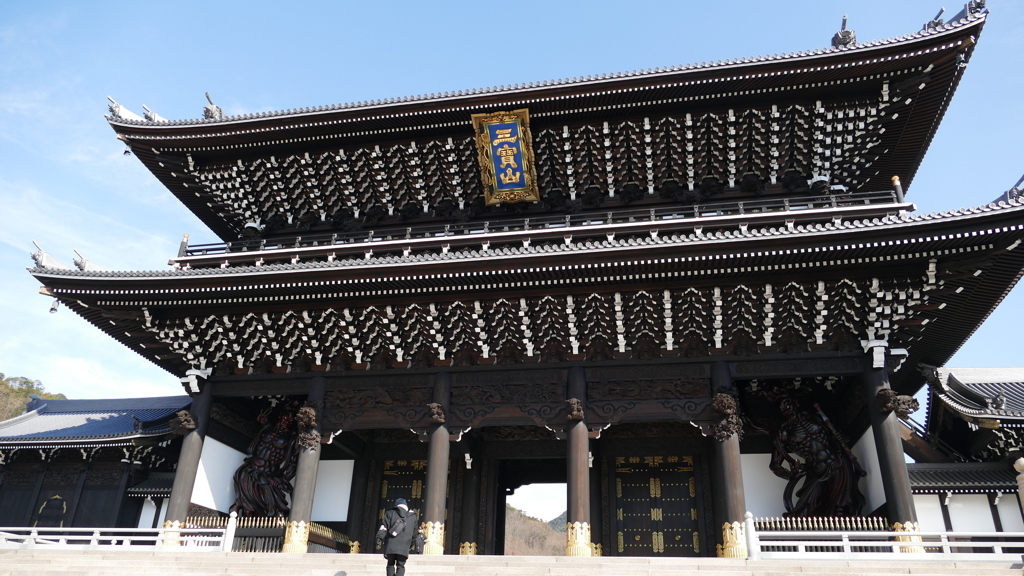 巨大寺院が出現