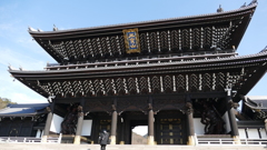 巨大寺院が出現